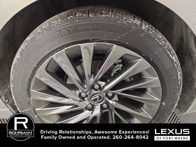 Certified 2024 Lexus ES 300h w/ Luxury Package image 11