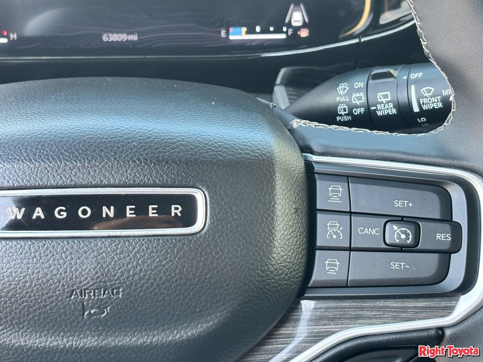 Used 2022 Jeep Wagoneer Series III AWD/4WD image 23