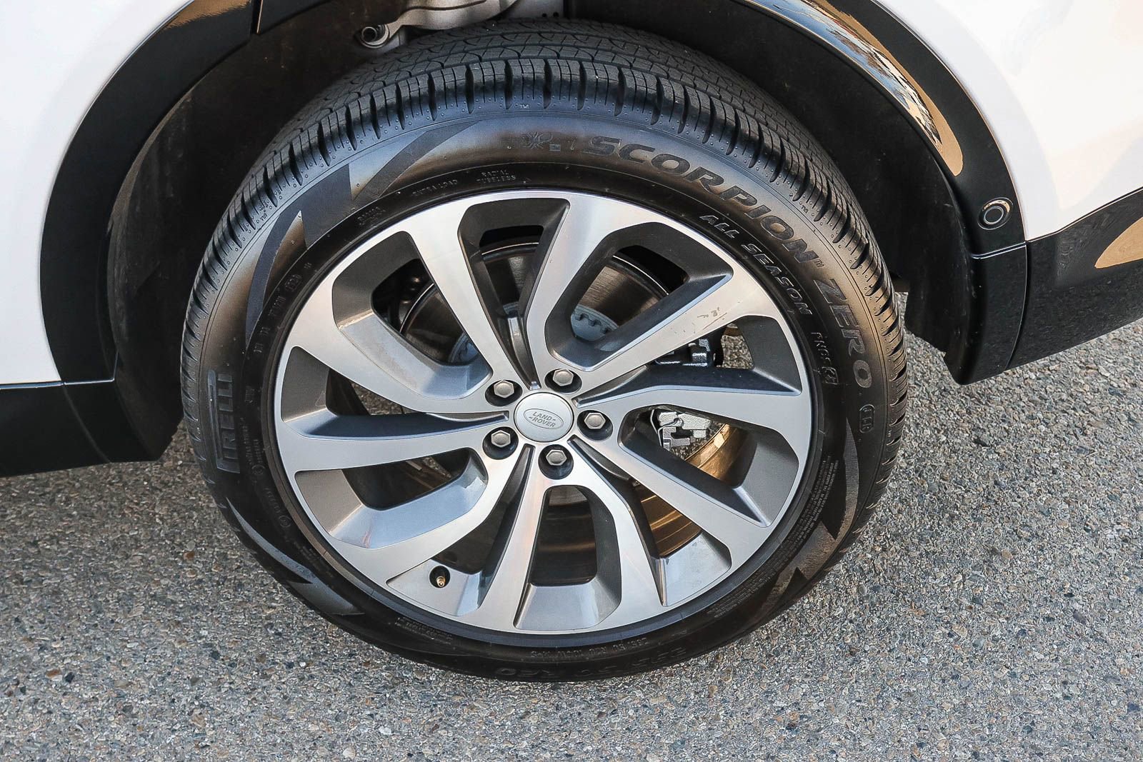 Certified 2024 Land Rover Discovery Sport Dynamic SE AWD/4WD image 13