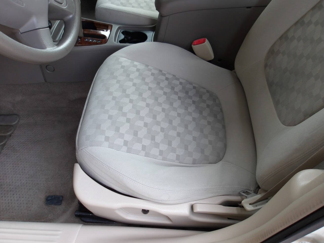 Used 2004 Chevrolet Malibu LS FWD image 16