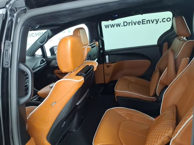 Used 2024 Chrysler Pacifica Pinnacle FWD image 9