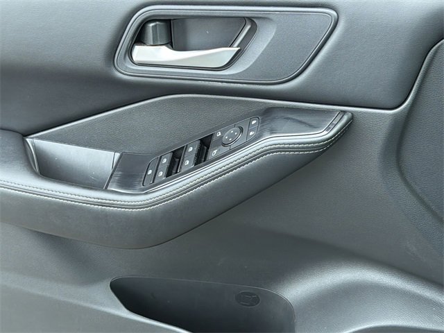 Used 2024 Nissan Rogue SV image 35