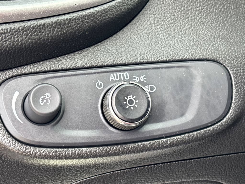 Used 2021 Chevrolet Trax LT w/ Sport Edition image 24