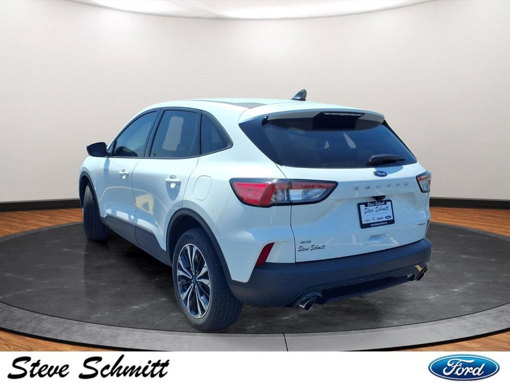 Used 2022 Ford Escape SE w/ SE Sport Appearance Package AWD/4WD image 3