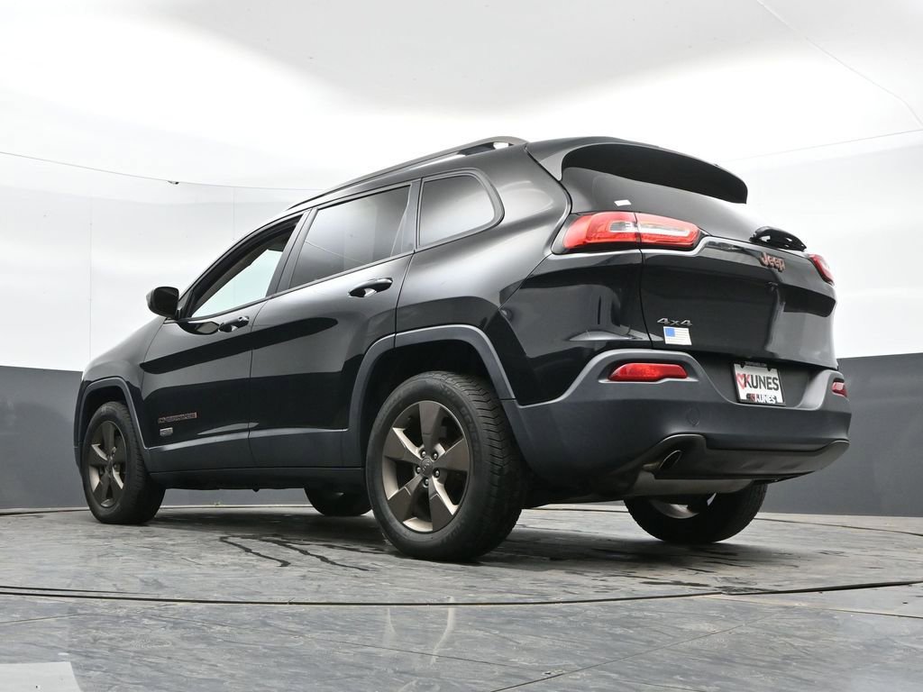 Used 2017 Jeep Cherokee Latitude w/ Cold Weather Group AWD/4WD image 48