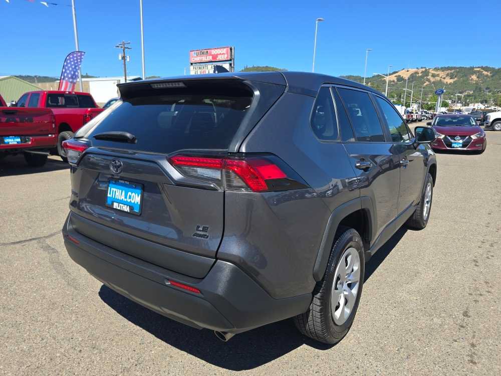 Used 2022 Toyota RAV4 LE AWD/4WD image 5