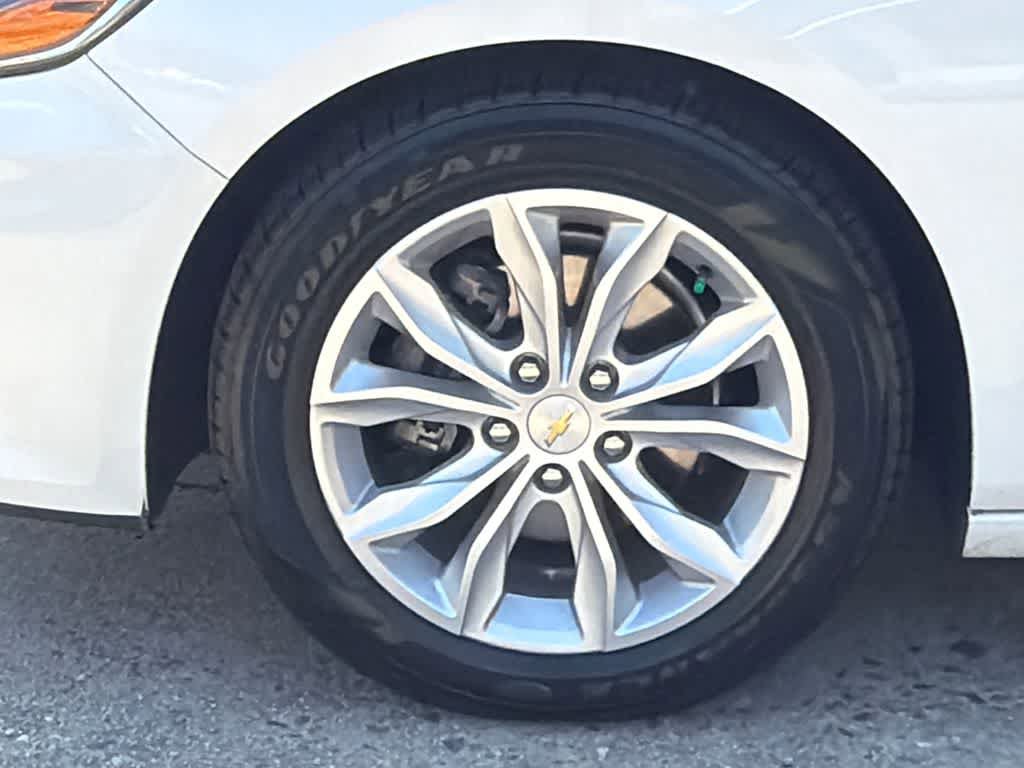 Used 2024 Chevrolet Malibu LT FWD image 9