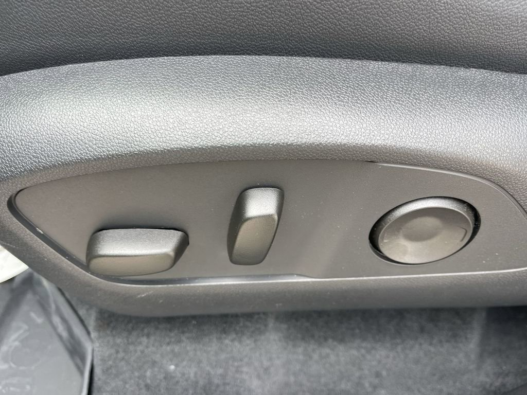 New 2026 Chevrolet Traverse LT w/ Sun and Wheel Package image 12