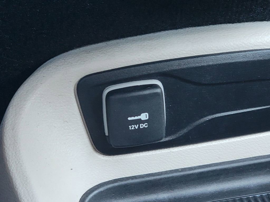 Certified 2023 Chrysler Pacifica Touring-L image 32