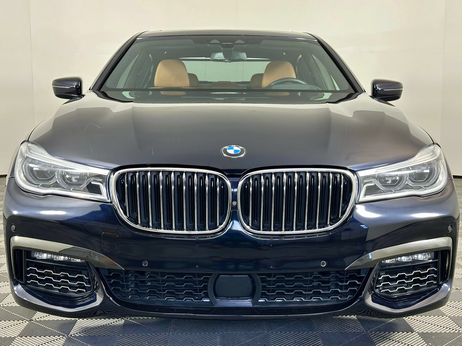 Used 2018 BMW 750i xDrive AWD/4WD image 2