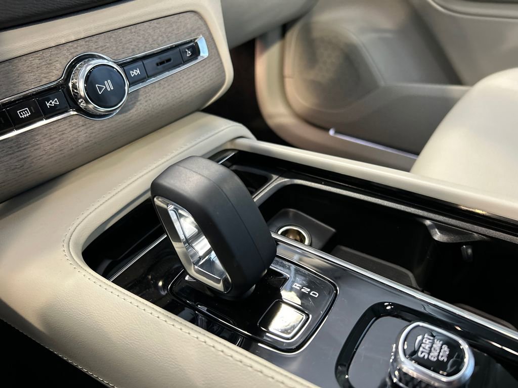 Used 2025 Volvo XC90 B6 Plus w/ Protection Package Premier image 19