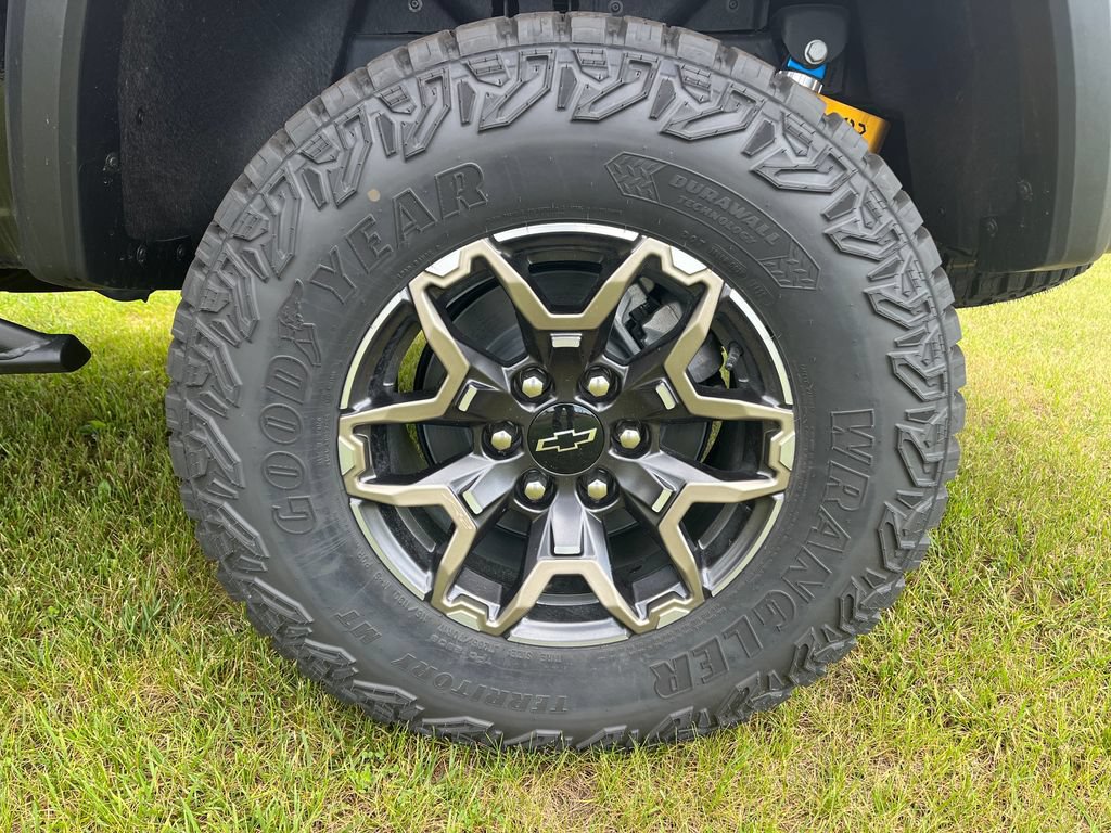 New 2025 Chevrolet Colorado ZR2 w/ Technology Package AWD/4WD image 15