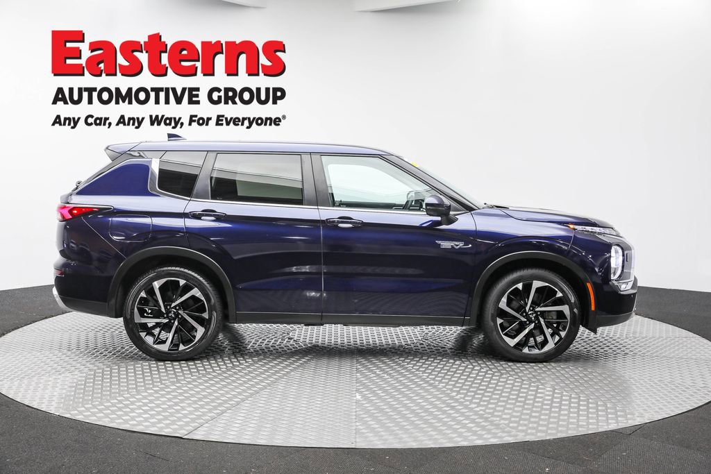 Used 2023 Mitsubishi Outlander SE image 4
