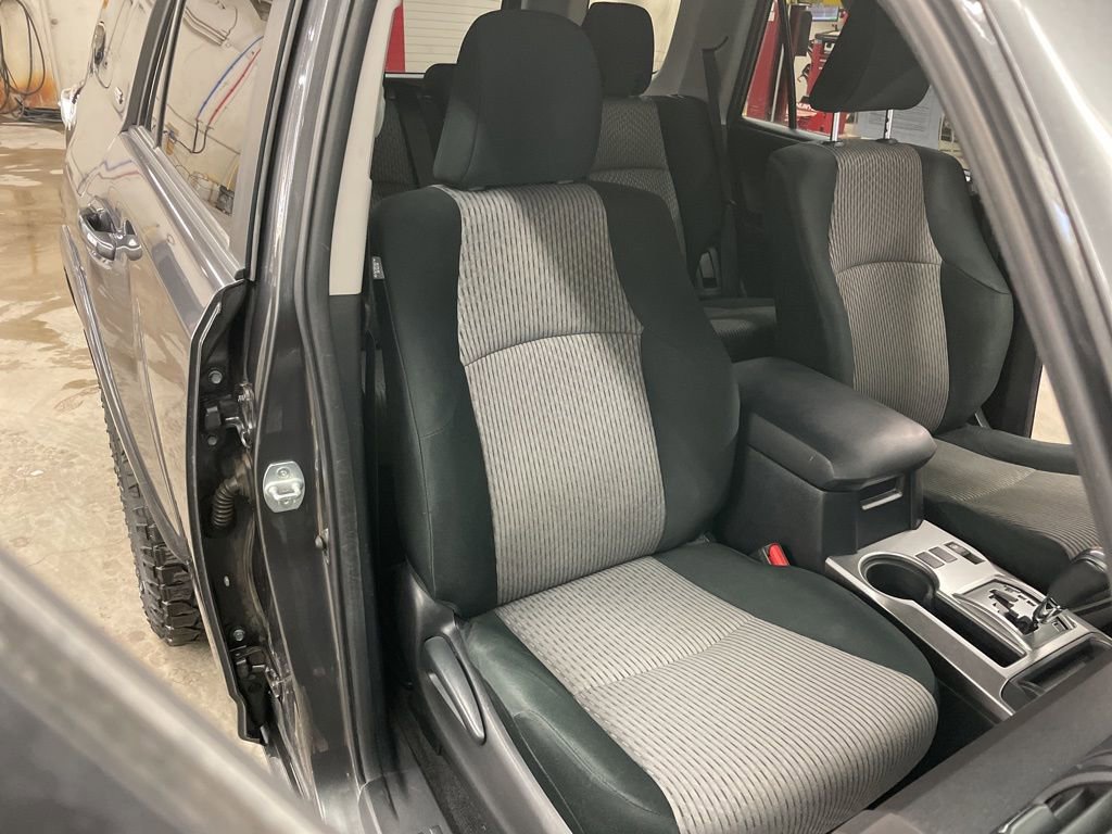 Used 2020 Toyota 4Runner SR5 image 30