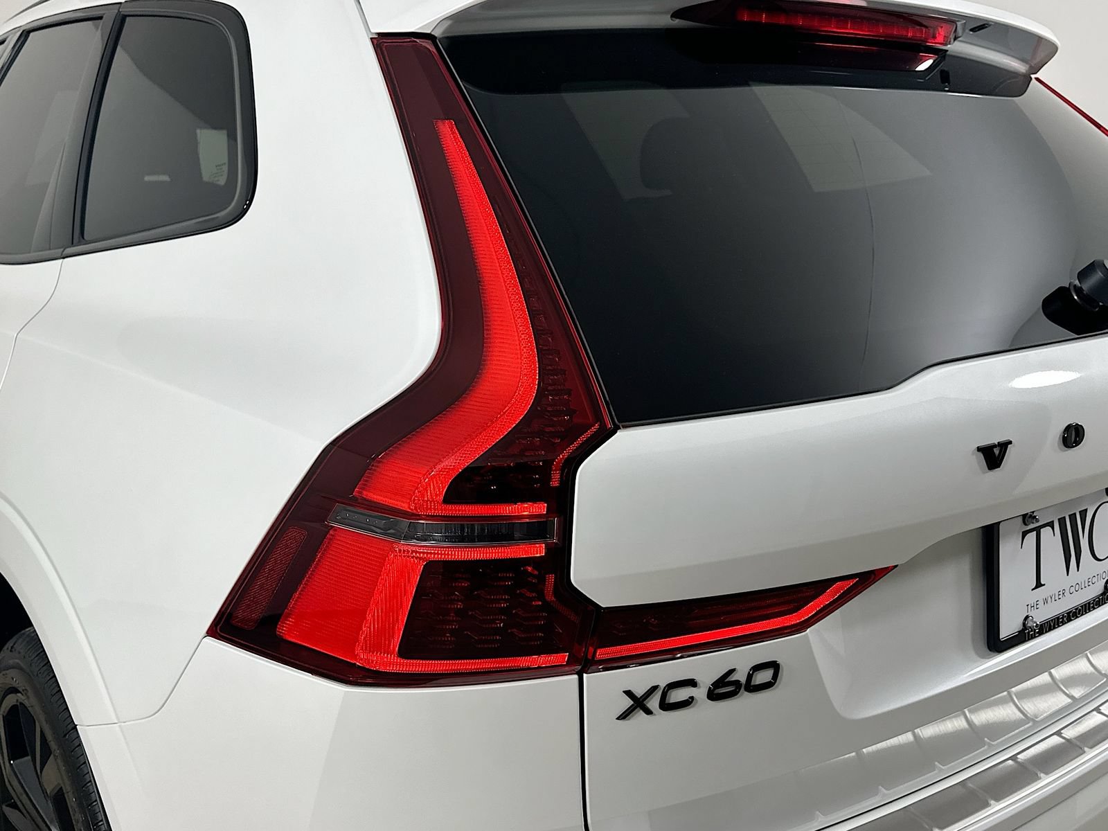 New 2026 Volvo XC60 B5 Ultra w/ Protection Package Premier AWD/4WD image 11