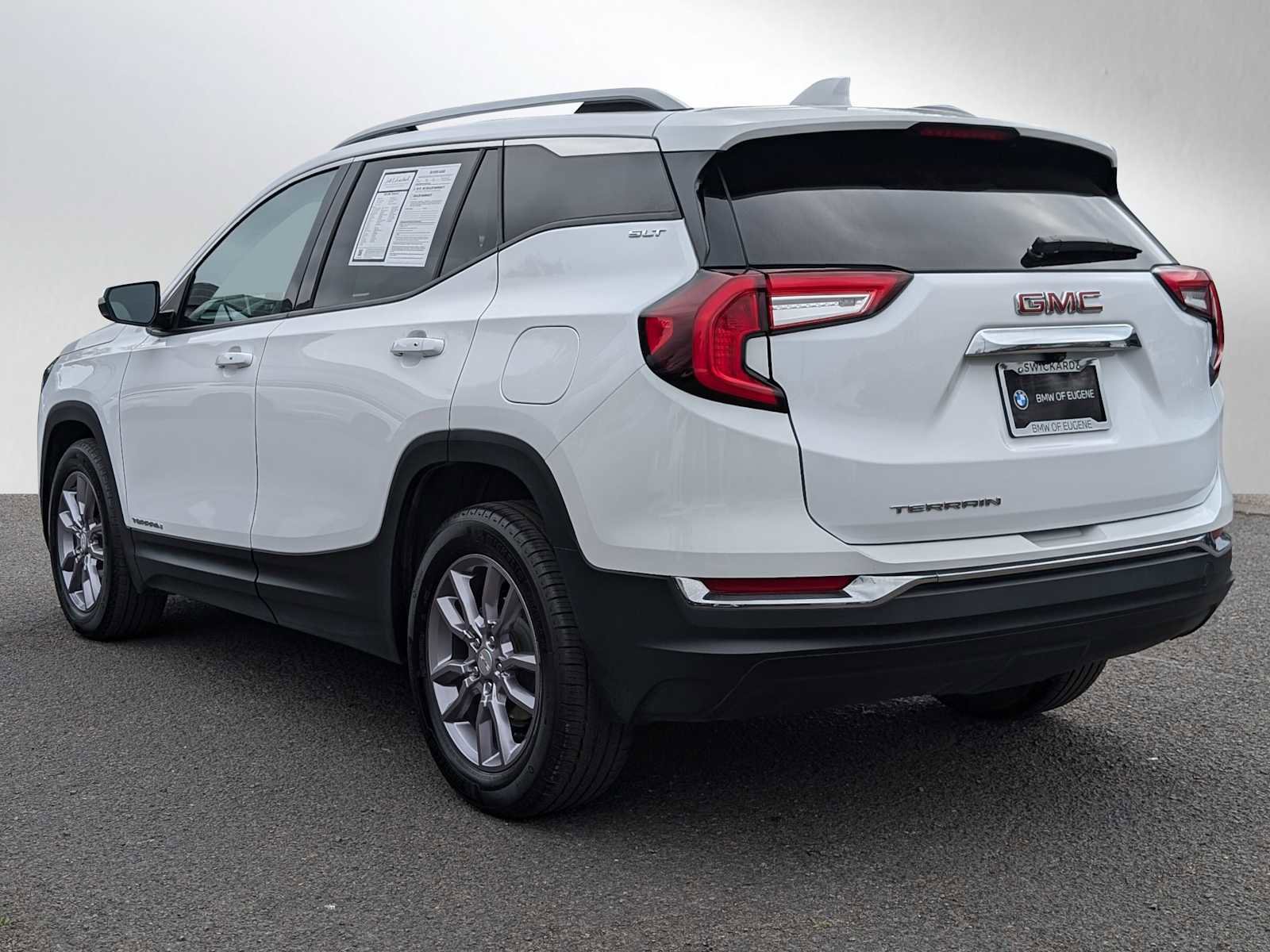 Used 2023 GMC Terrain SLT image 5