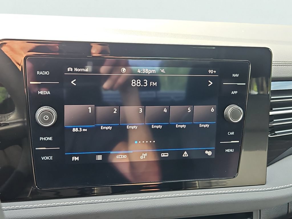 Used 2026 Volkswagen Jetta SEL FWD image 29