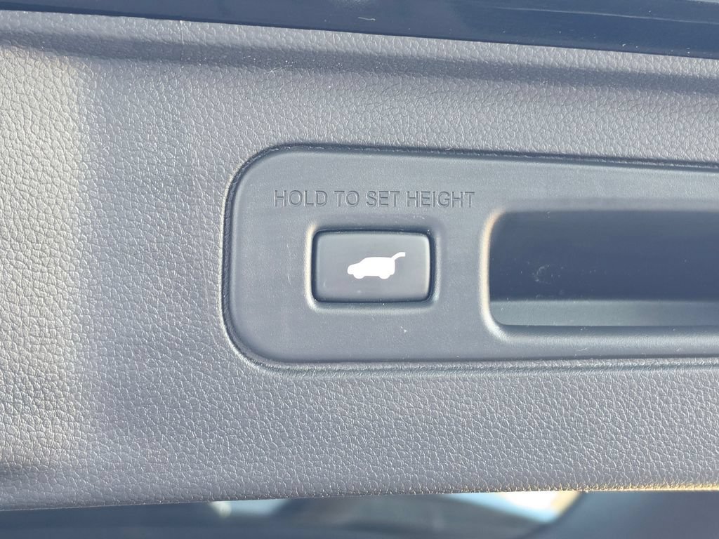 Used 2025 Honda Pilot Black Edition image 17