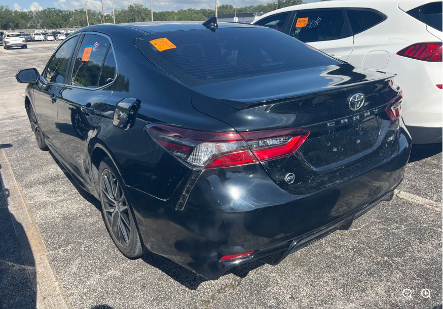 Used 2022 Toyota Camry SE FWD video 3