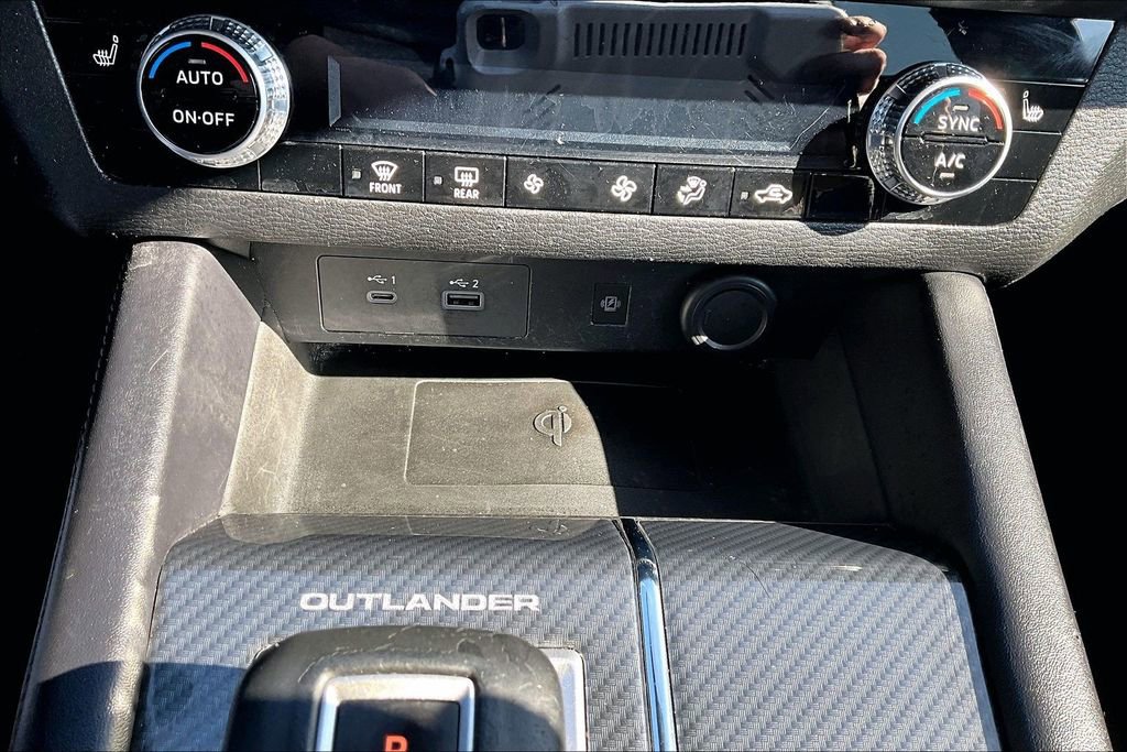 Used 2022 Mitsubishi Outlander SE image 34