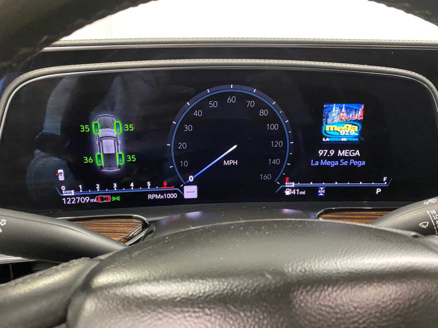 Used 2023 Cadillac Escalade ESV Luxury image 32