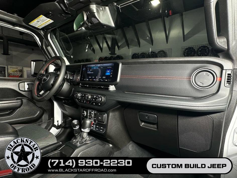 Used 2024 Jeep Wrangler Unlimited Rubicon w/ Convenience Group AWD/4WD image 27