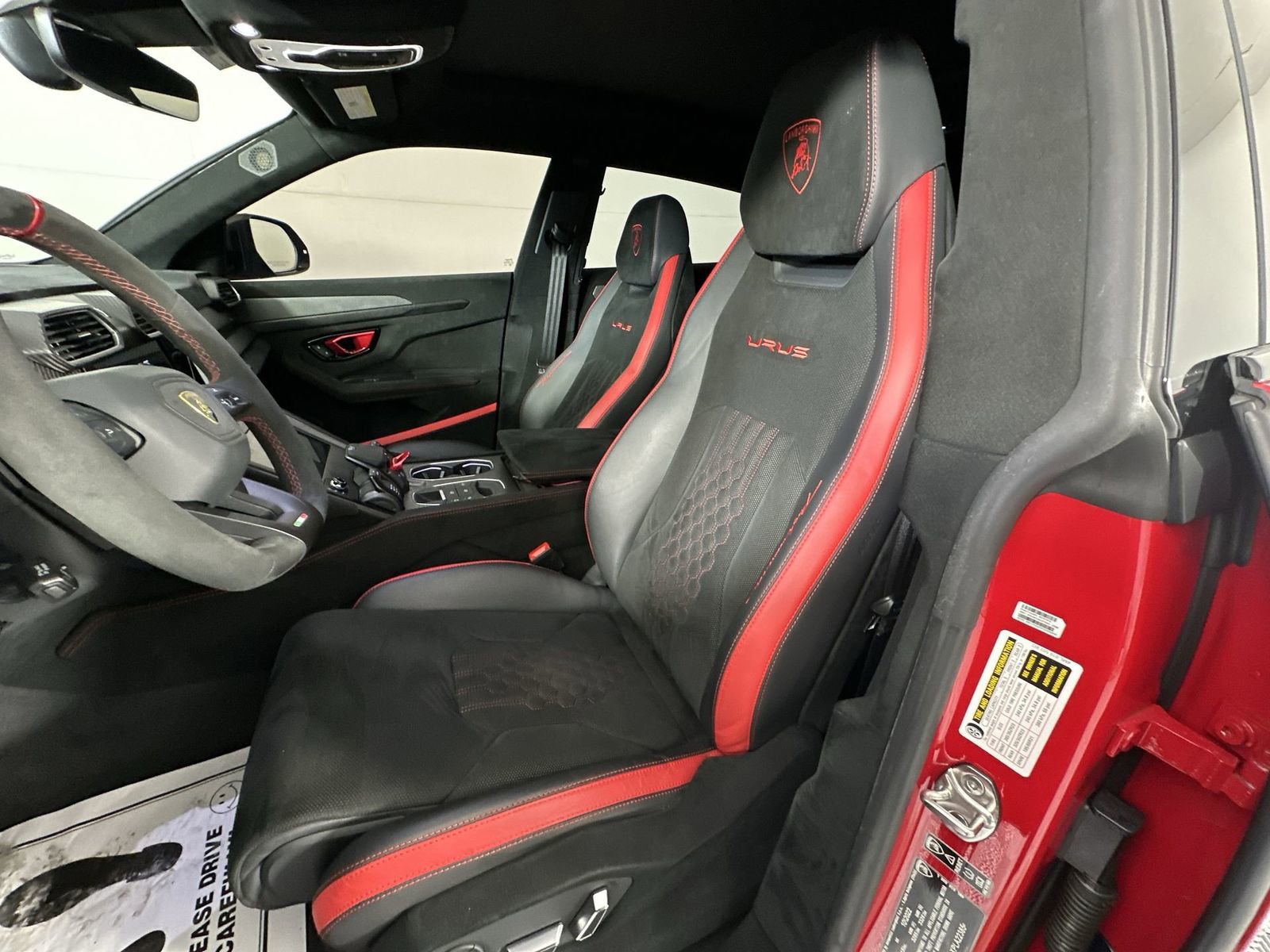 Used 2023 Lamborghini Urus Performante AWD/4WD image 11