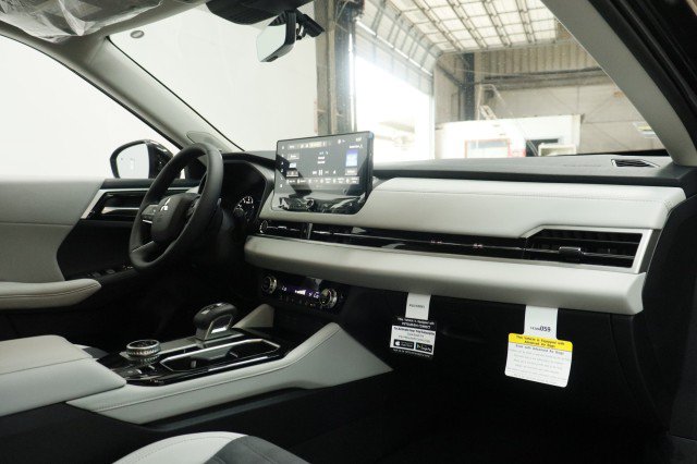 New 2026 Mitsubishi Outlander SE FWD image 16