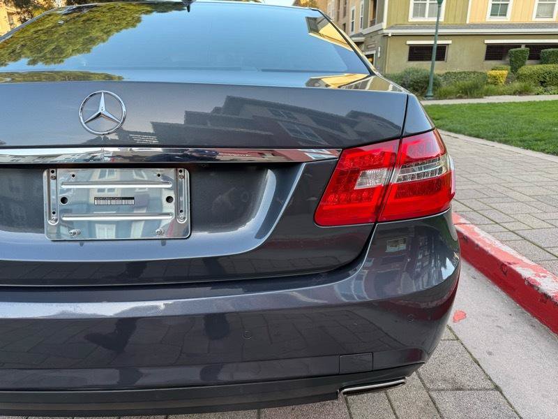 Used 2010 Mercedes-Benz E 550 Sedan image 22