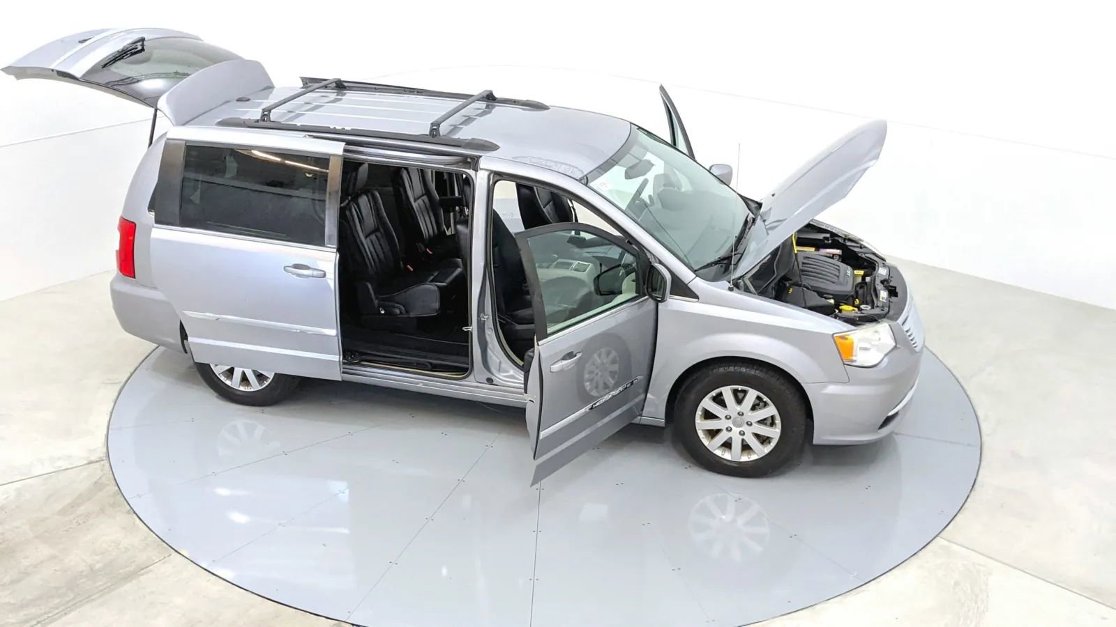 Used 2014 Chrysler Town & Country Touring image 50
