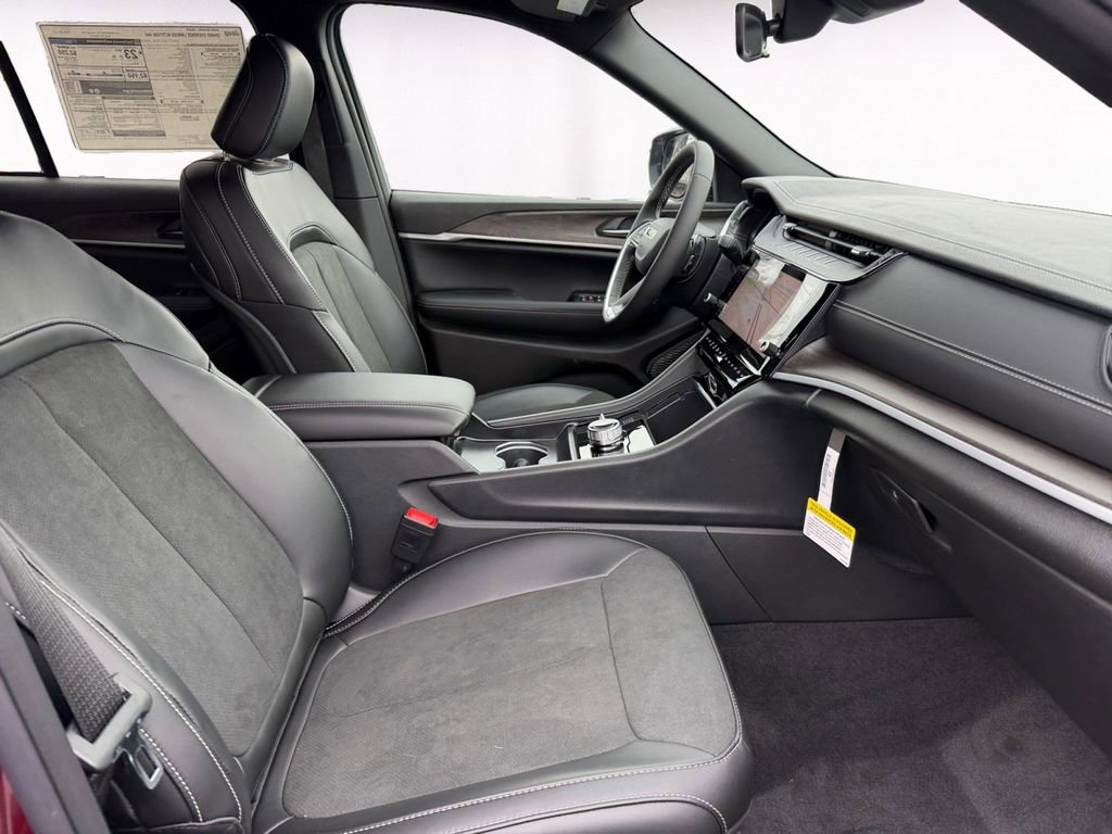 New 2026 Jeep Grand Cherokee Laredo image 15