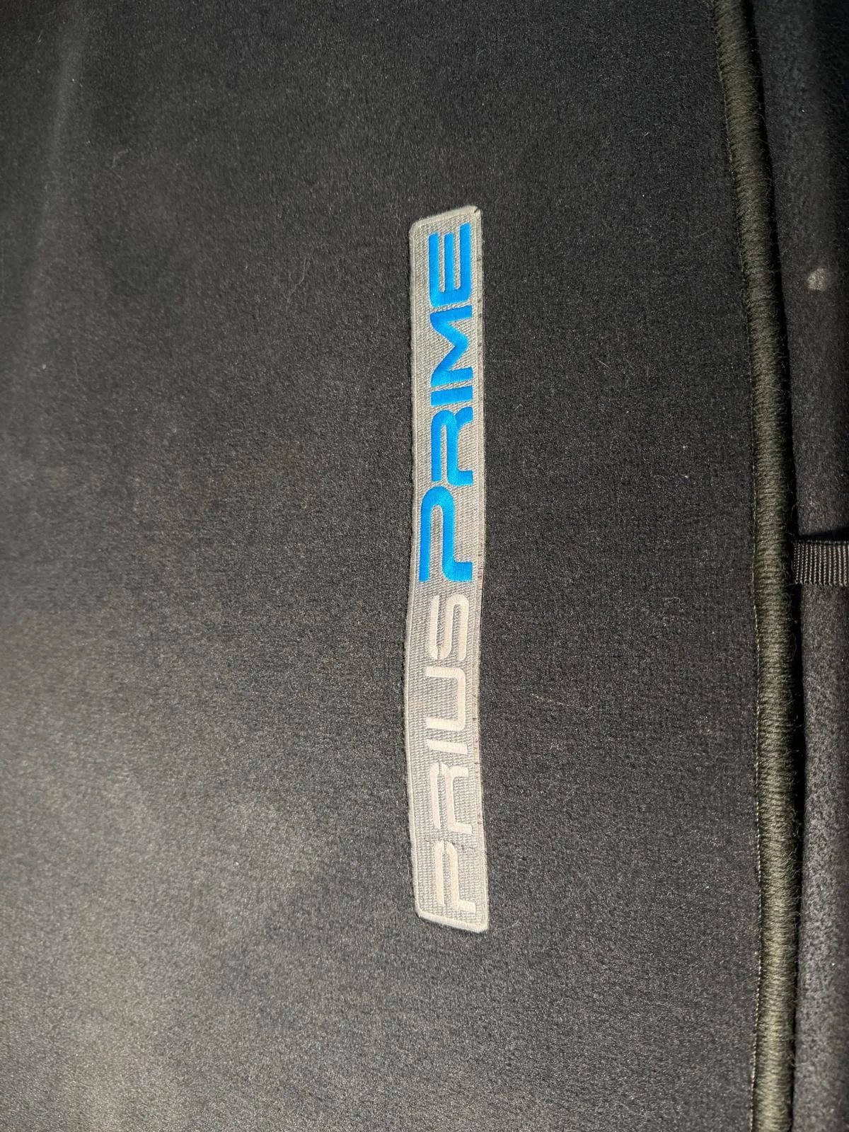 Used 2017 Toyota Prius Prime Premium w/ Preferred Accessory Package FWD image 25