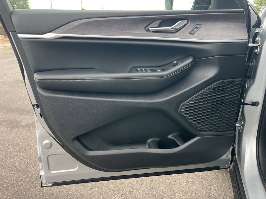 New 2025 Jeep Grand Cherokee L Limited w/ Trailer Tow Package image 5