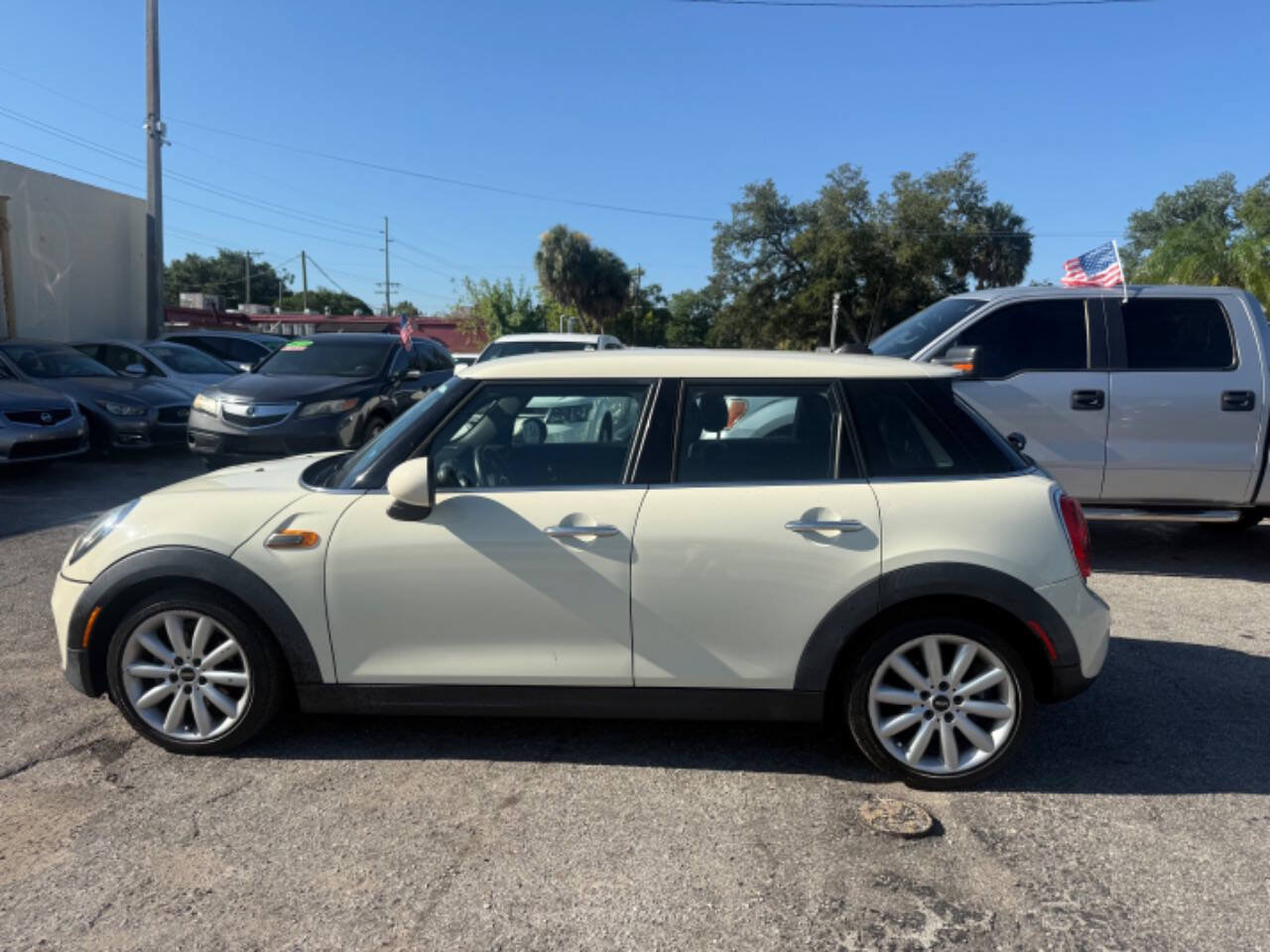 Used 2019 MINI Cooper 4-Door Hardtop FWD image 5