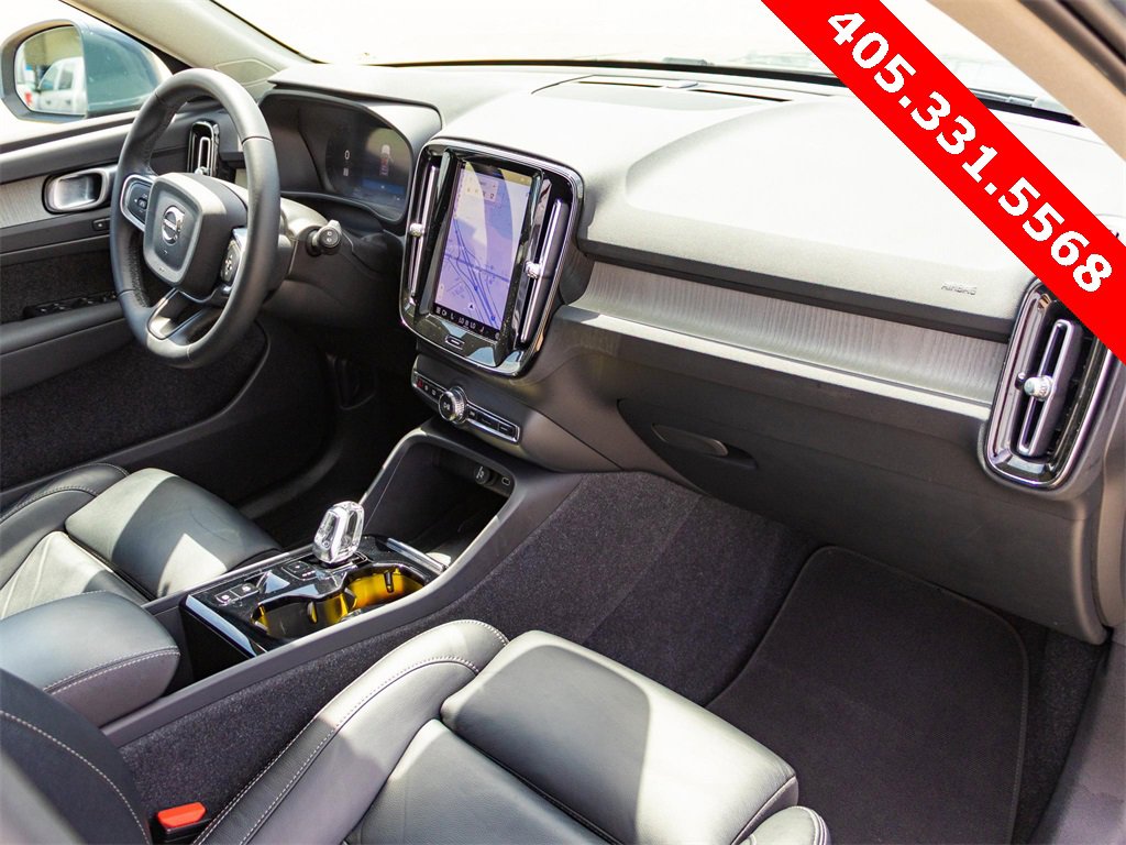 Used 2023 Volvo XC40 B5 Plus image 18