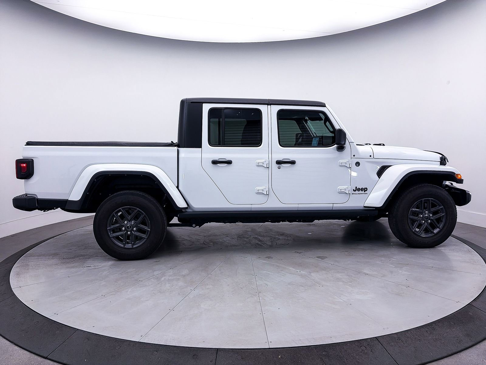 Used 2024 Jeep Gladiator Sport image 39