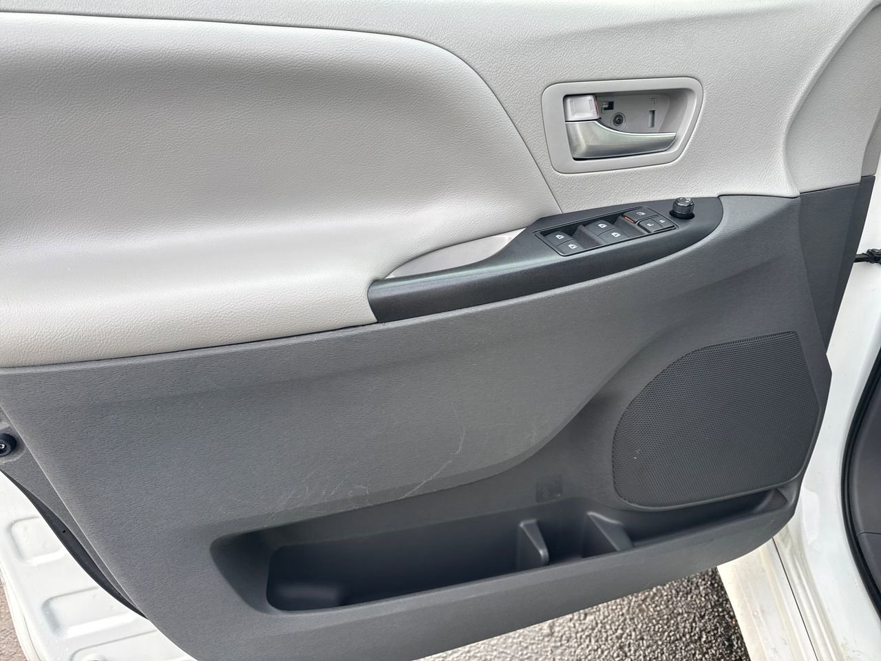 Used 2020 Toyota Sienna LE image 17