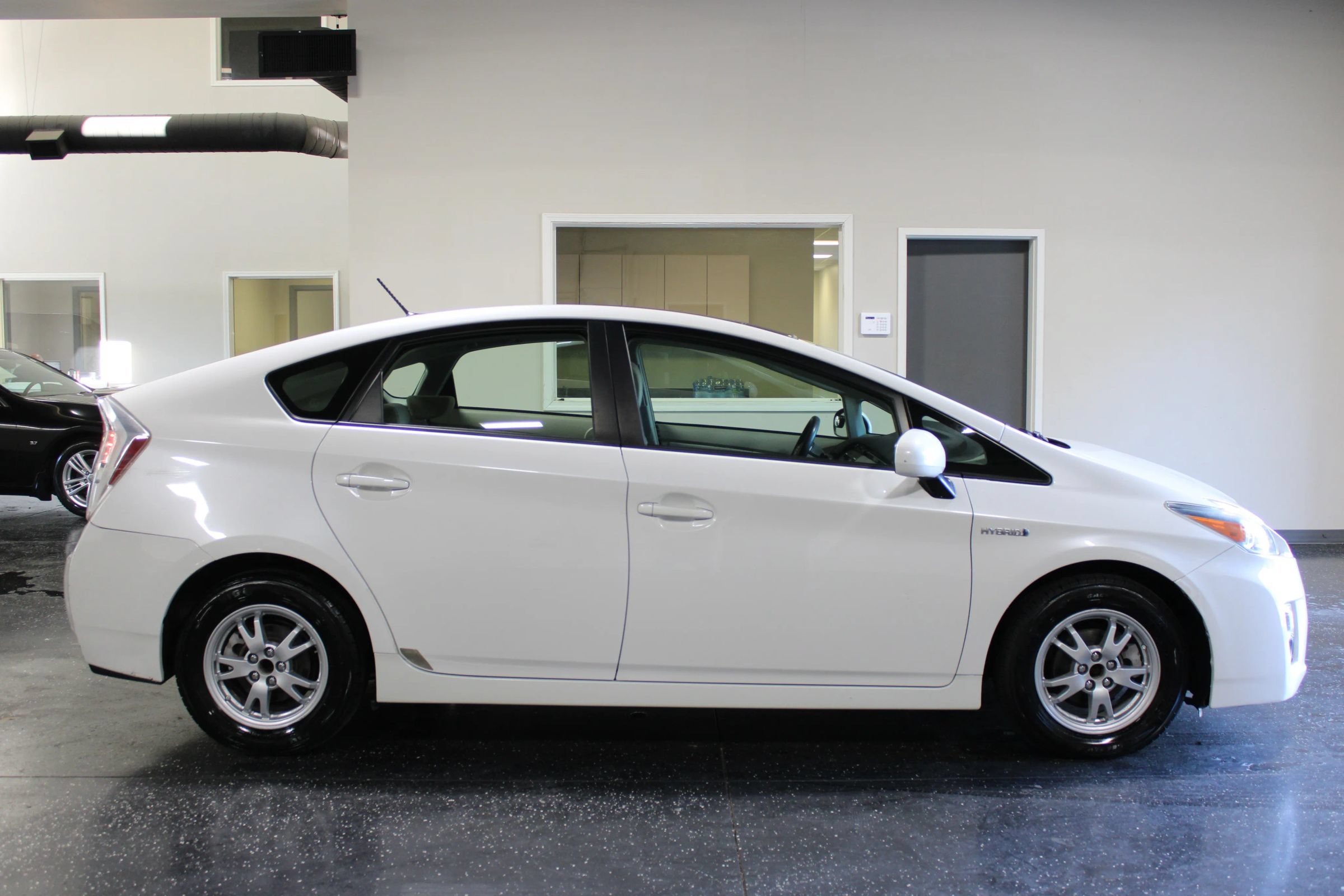 Used 2011 Toyota Prius Three w/ Solar Roof Pkg FWD image 2