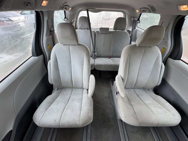 Used 2014 Toyota Sienna L image 13