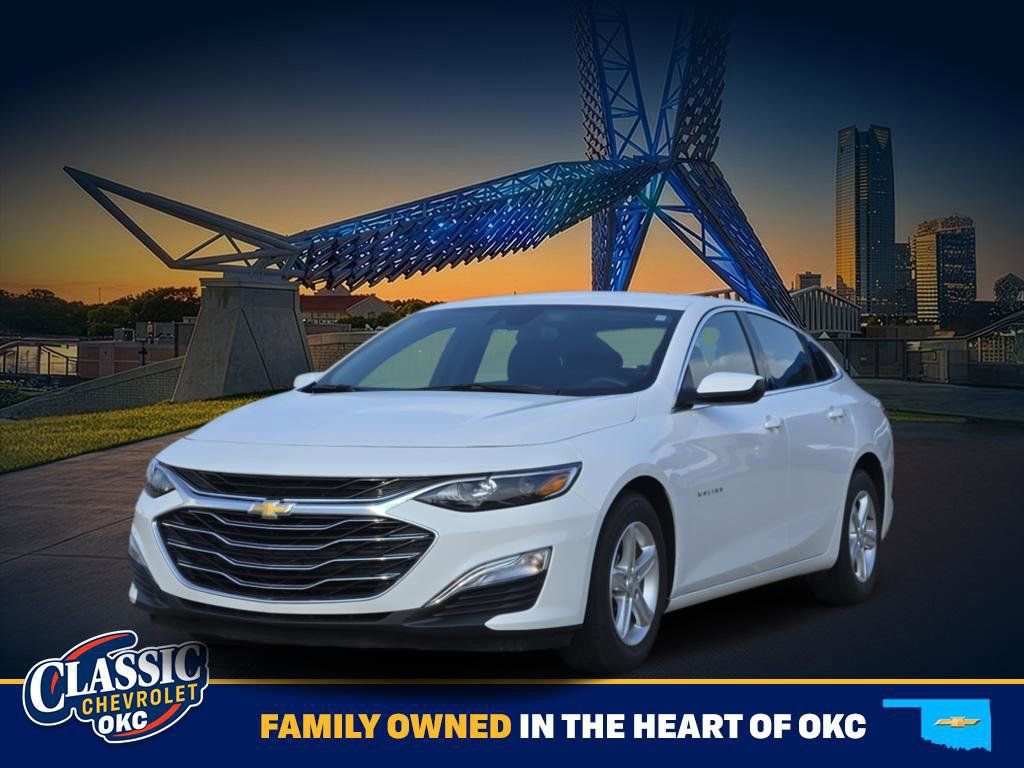 Used 2025 Chevrolet Malibu LS image 3