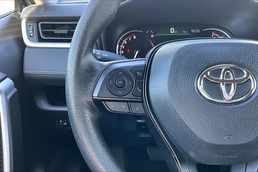 Used 2025 Toyota RAV4 LE AWD/4WD image 18