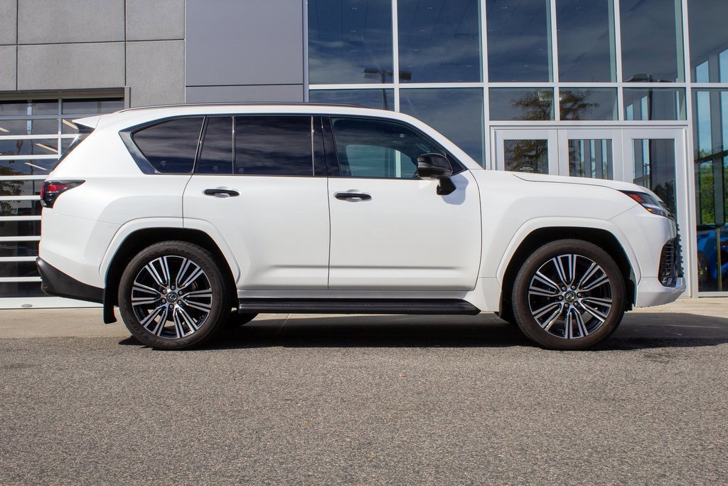 Used 2024 Lexus LX 600 4WD w/ Luxury Package image 4