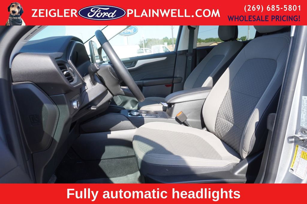 Used 2022 Ford Escape SE w/ Cold Weather Package image 16
