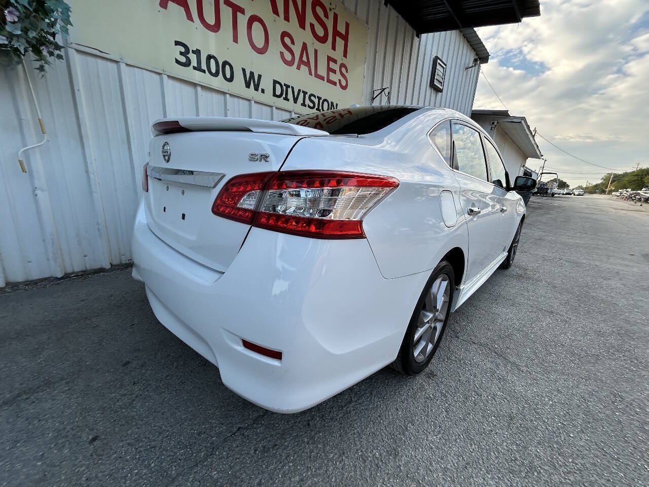 Used 2015 Nissan Sentra SR w/ Navigation Package FWD image 5
