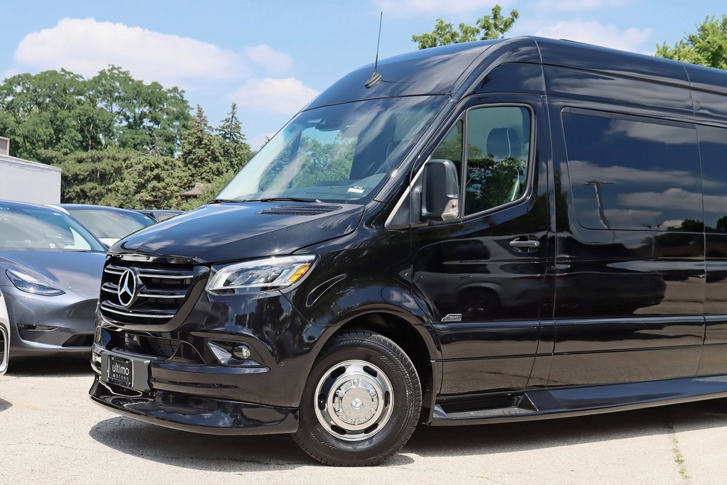 Used 2024 Mercedes-Benz Sprinter 3500 image 2