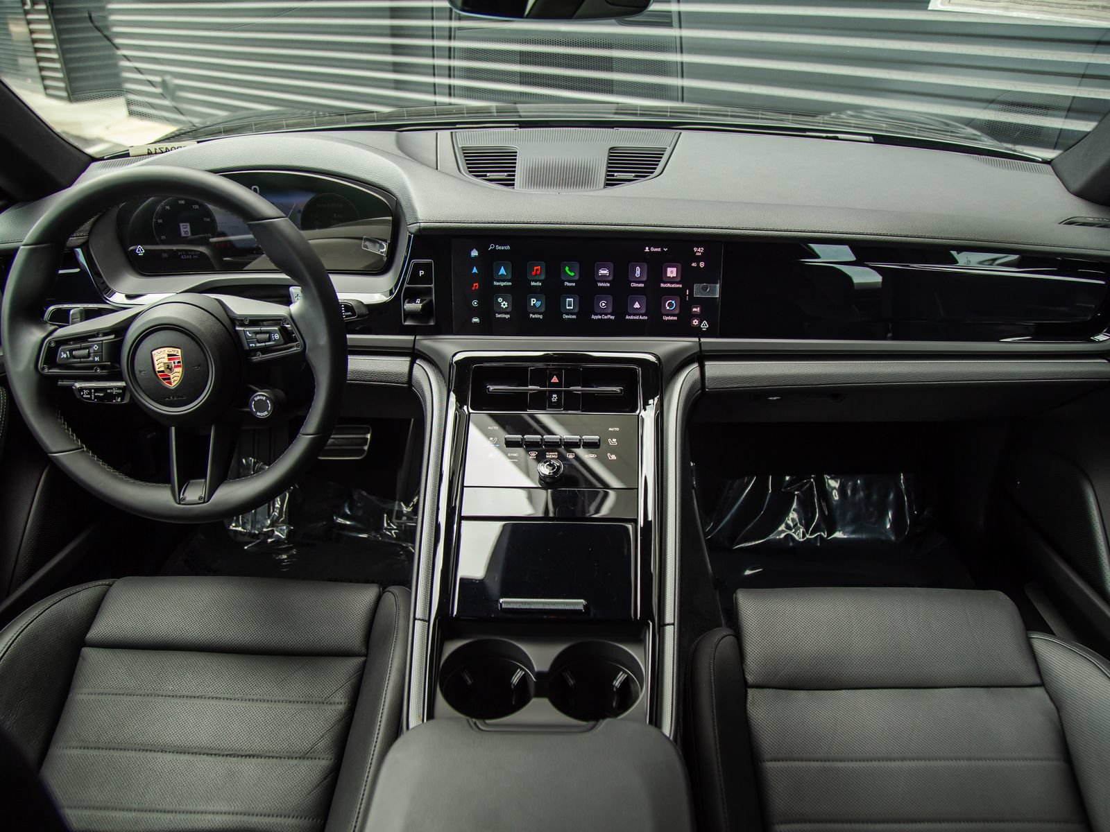 Certified 2025 Porsche Panamera RWD image 21