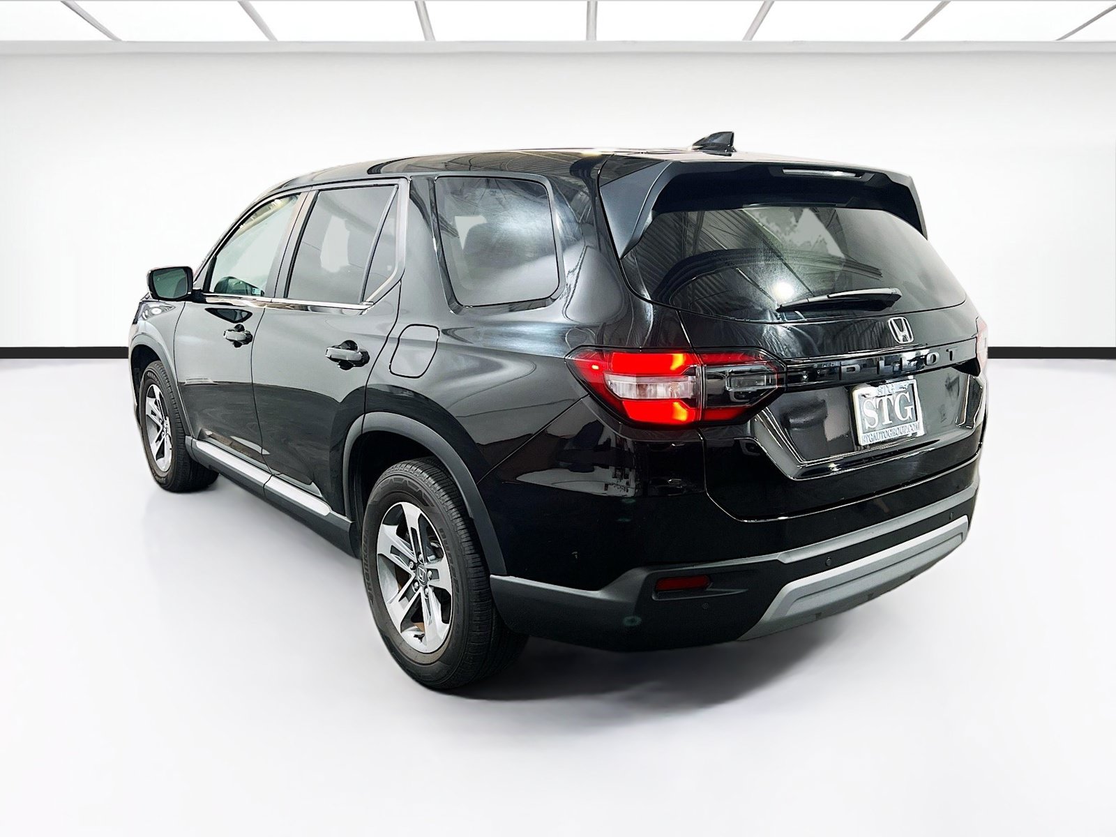 Used 2025 Honda Pilot EX-L image 6
