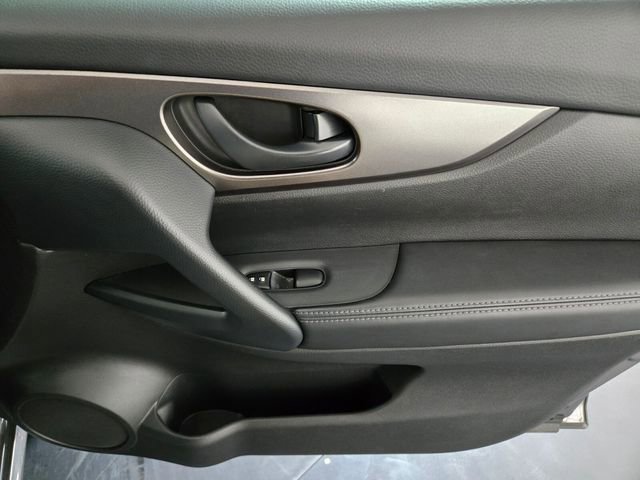 Used 2022 Nissan Rogue Sport S image 24