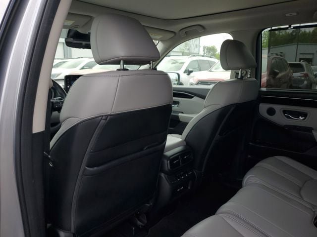 Used 2023 Honda Pilot Touring image 12