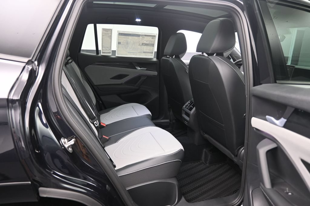 New 2026 Volkswagen Tiguan SE R-Line FWD image 27